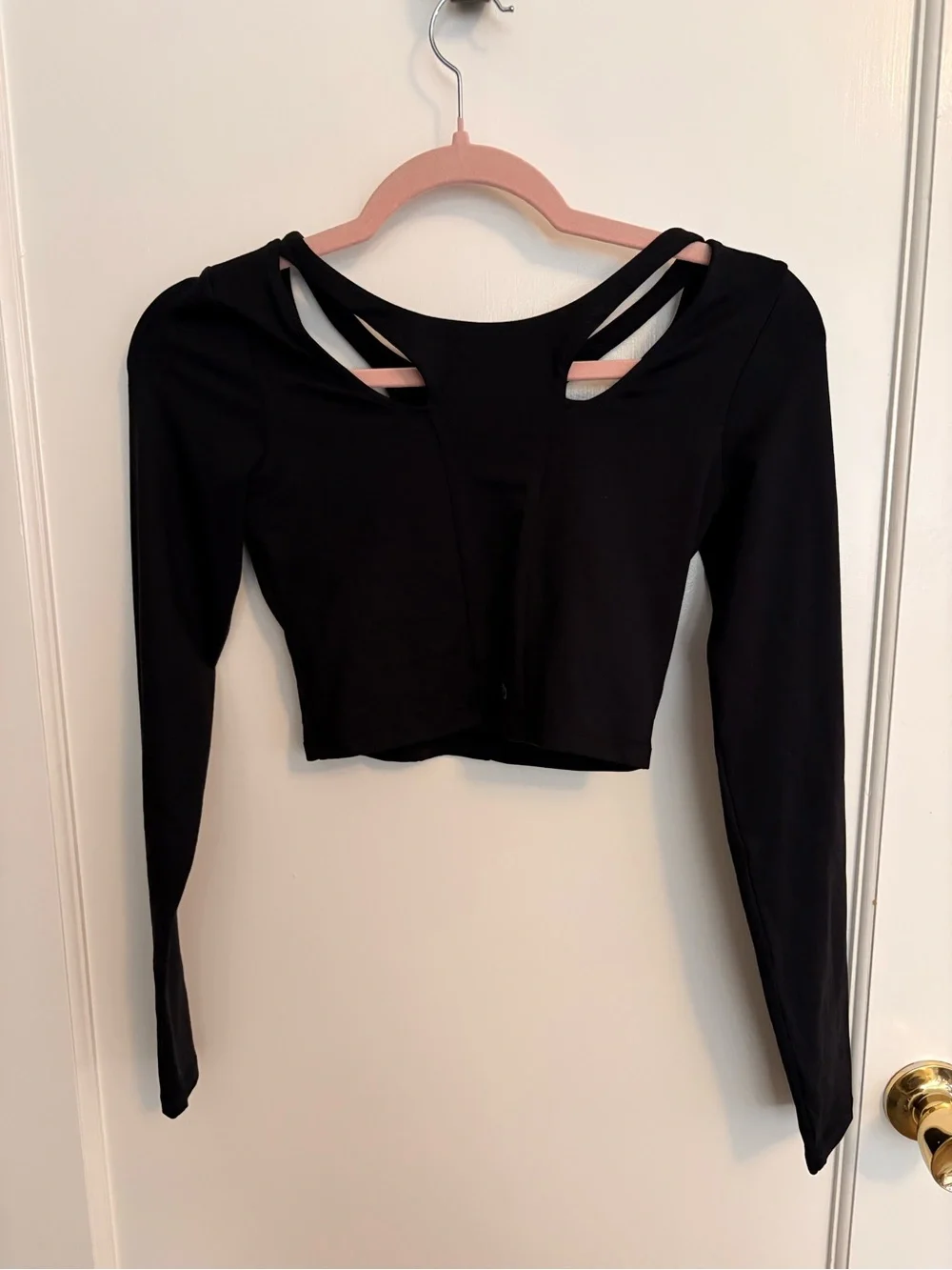 ALO Yoga Black Long Sleeve Cutout Crop Top